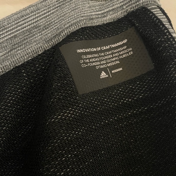 Adidas x Missoni Shorts and Top in Black & Gray. Size: L. - Picture 6 of 6